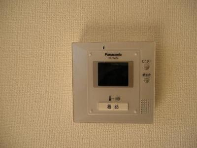 Living and room. There intercom with TV monitor