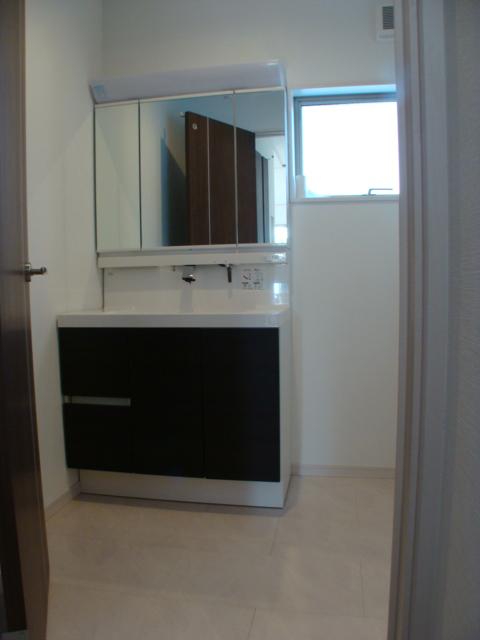Wash basin, toilet
