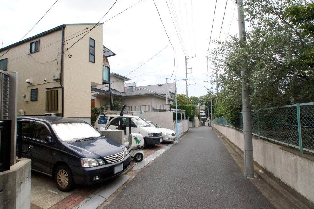 Local photos, including front road. Used House for Suginami Naritahigashi 2-chome. March will be 8 September Built in property. Current, It will be in residence, We accept the preview by appointment. The room is becoming a very beautiful your.