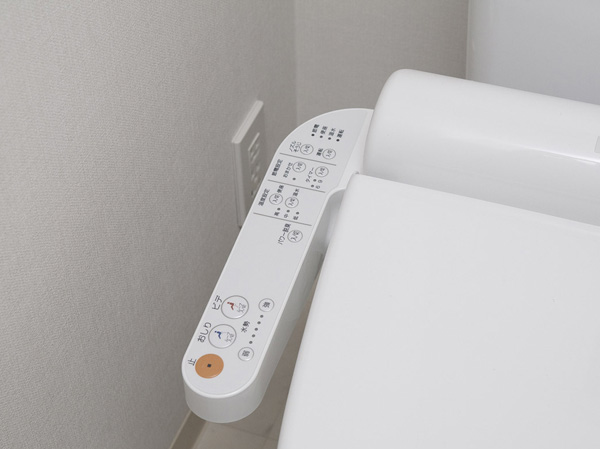 Bathing-wash room.  [Washlet toilet] Water-saving ・ Equipped with a bidet toilet that were considered in the power-saving. Heating toilet seat, Also enhance comfort performance such as deodorizing function.