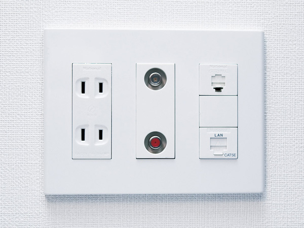 Other.  [Multi-media outlet] Power outlets, Telephone outlet, TV outlet will fit in one place. (Same specifications)