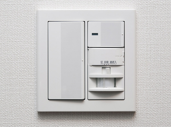 Other.  [Entrance lighting with motion sensors] To sense the people to ensure the safety of the dwelling unit in the human sense of wide-switch with a sensor that automatically lights up. The switch is also easy to press size in children. (Same specifications)