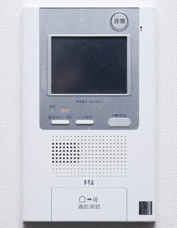 Security.  [Intercom with color monitor] Installing a security surveillance camera on the first floor of a shared space. Entrance Visitors can also check the intercom with color monitor, 24 hours working ・ It can be monitored in real-time. (Same specifications)