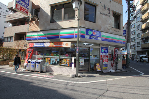 Convenience store. Three F until the (convenience store) 364m