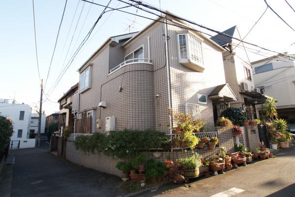 Local appearance photo. Used House for Suginami Koenjiminami 4-chome. Detached you are off the center line "Koenji" station walk 4 minutes and 5 minutes is not quite. Since the Standing bar's many are looking forward to explore the town.