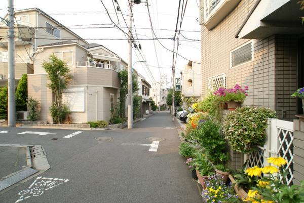 Local appearance photo. Since it is a front road about 4.45m is a living environment that was pretty neat