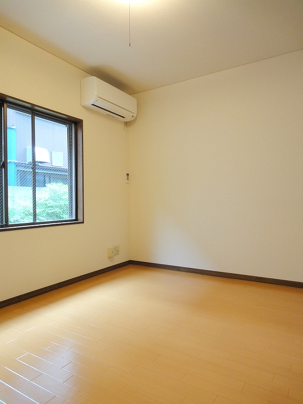 Other room space. Air conditioning new