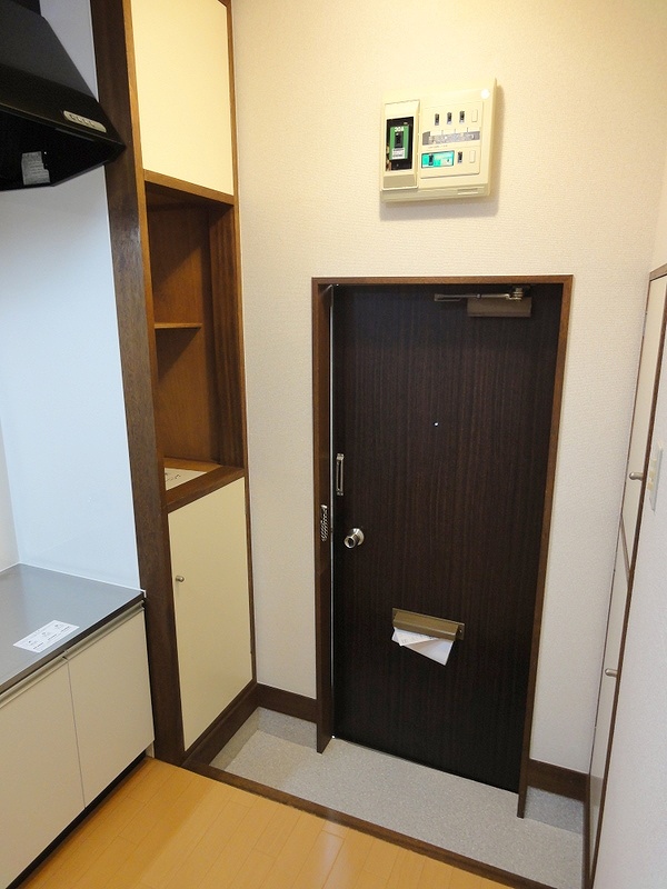 Entrance. Shoe box ・ Entrance storage