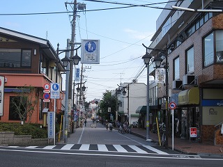 Shopping centre. 275m to the main road shopping street (shopping center)