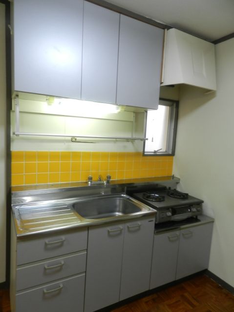 Kitchen. Gas stove can be installed kitchen