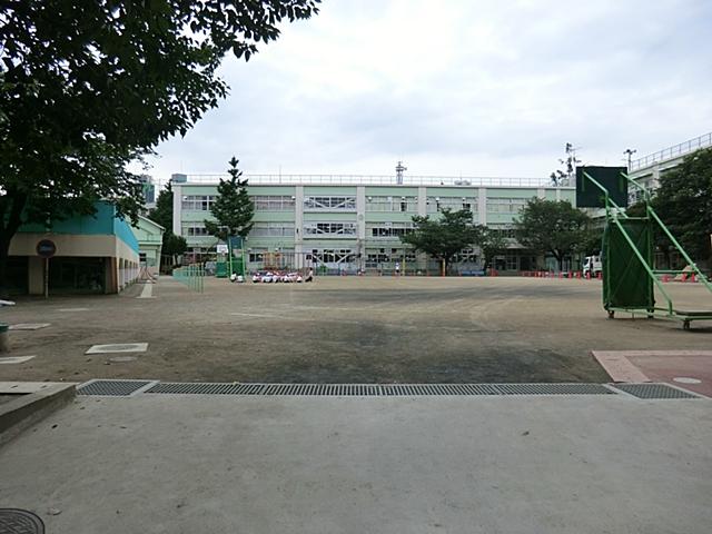 Primary school. 217m to Suginami Ward Momoi second elementary school