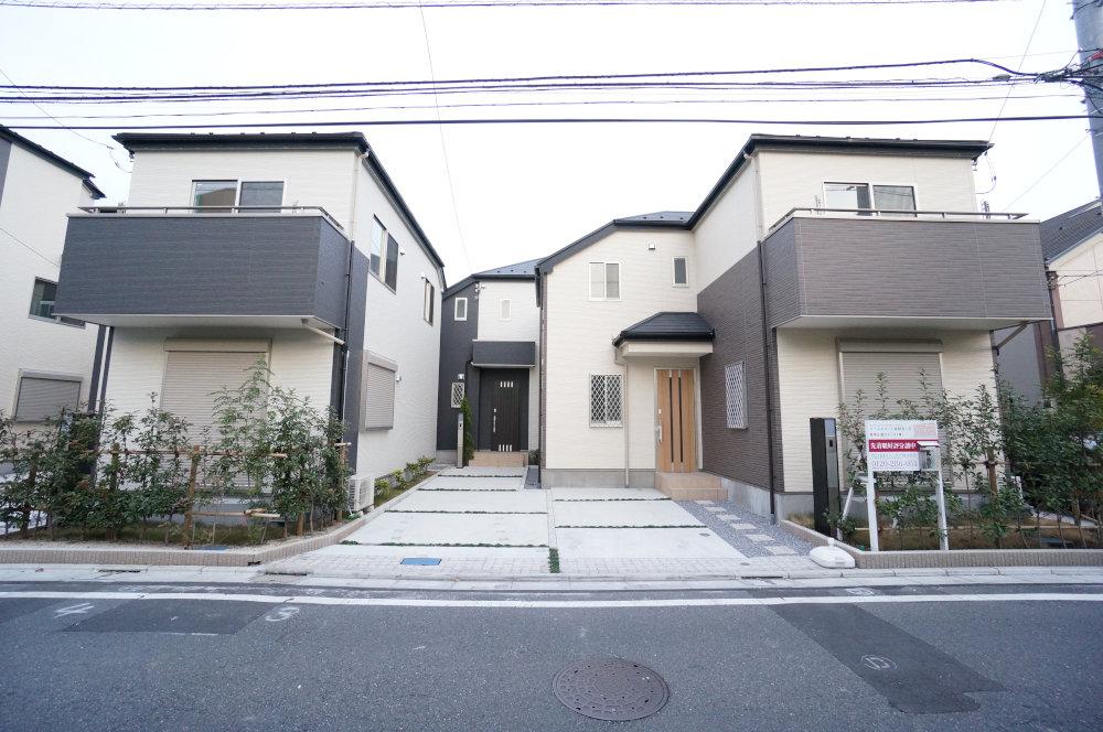 Local appearance photo. New construction sale of Suginami Naritahigashi 1-chome. It became the remaining three buildings. Since it has been completed, You can preview any time. Marunouchi Line "Minami Asagaya" station 12 minutes' walk, It is a good location of the "new Koenji" station walk 13 minutes. Come once, Please see