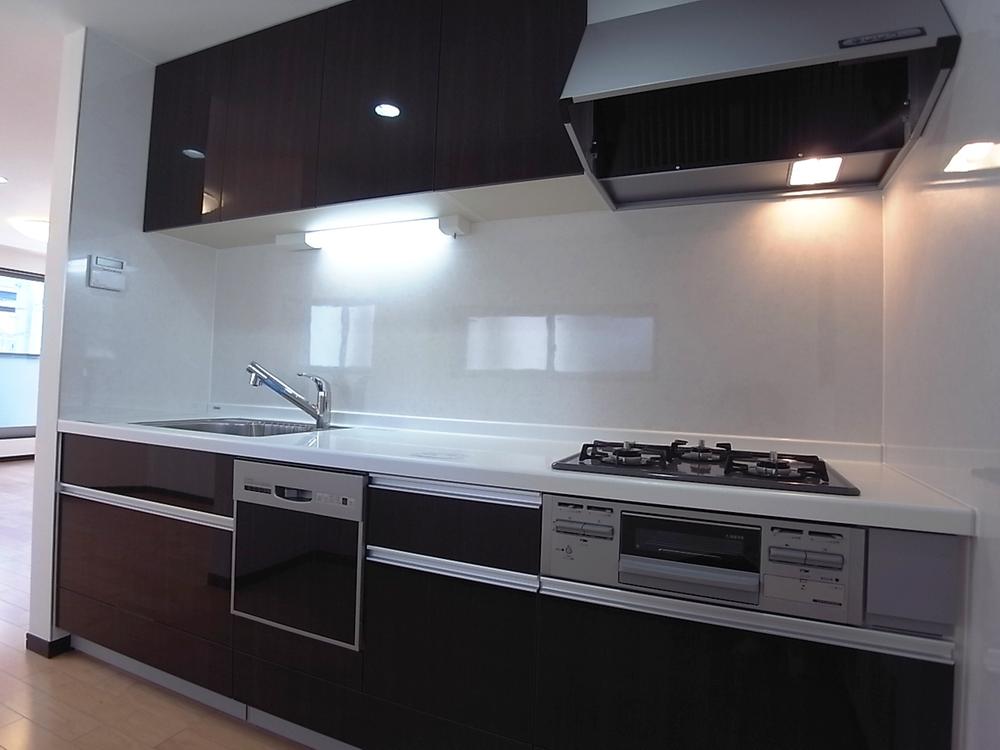 Same specifications photo (kitchen). Kitchen construction cases