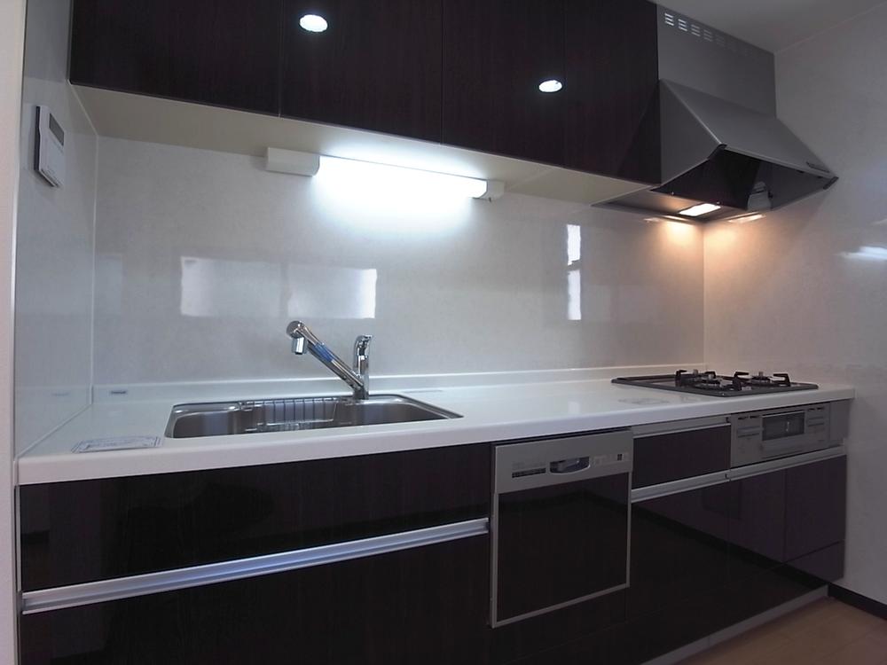 Same specifications photo (kitchen). Kitchen construction cases