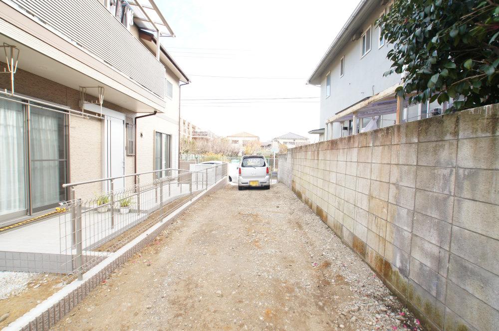 Local land photo. Since the width of the alley-like portion is 3m, You can through which the bicycle aside parked the car. 