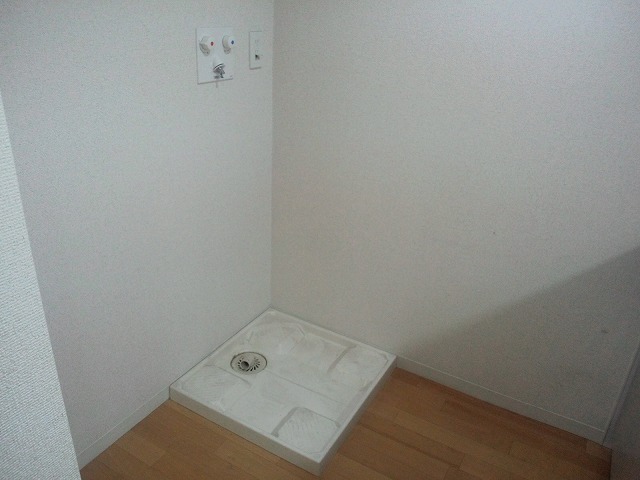 Other room space. Washing machine ・ Refrigerator yard