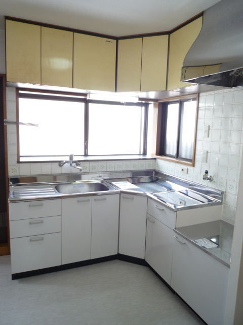 Kitchen. Two-burner gas stove installation Allowed