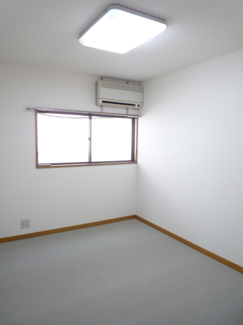 Living and room. 2 Kaiyoshitsu Air conditioning first base cross ・ Carpet new