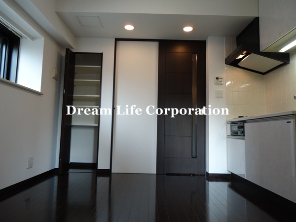 Living and room.  ※ In fact the we use the photos in the same building may be different. 