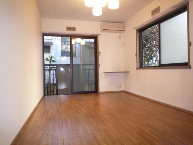 Living and room. Popular flooring of Western-style