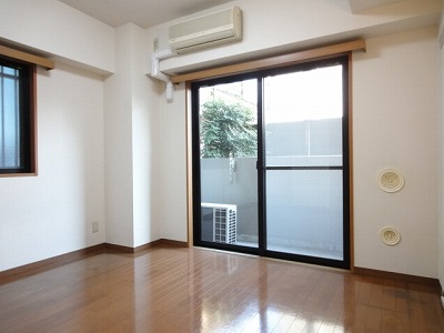 Other room space. Bright room!