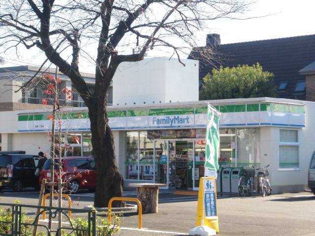 Convenience store. 450m to Family Mart (convenience store)