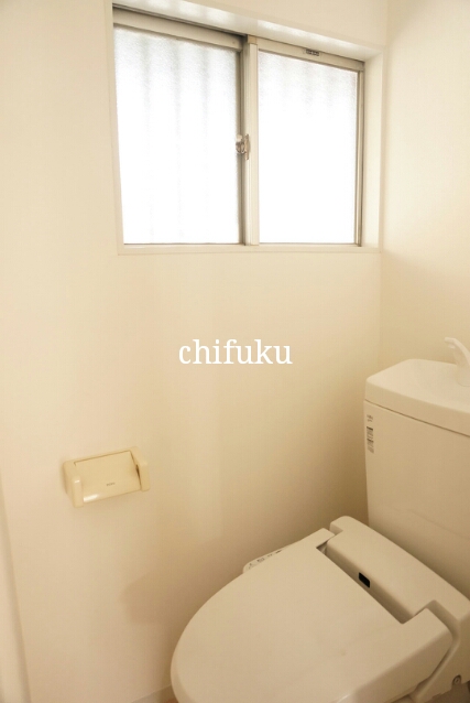 Toilet. With Washlet, The window is also available bright! 