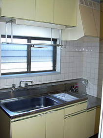 Kitchen. Gas stove is the purchase type! ! 