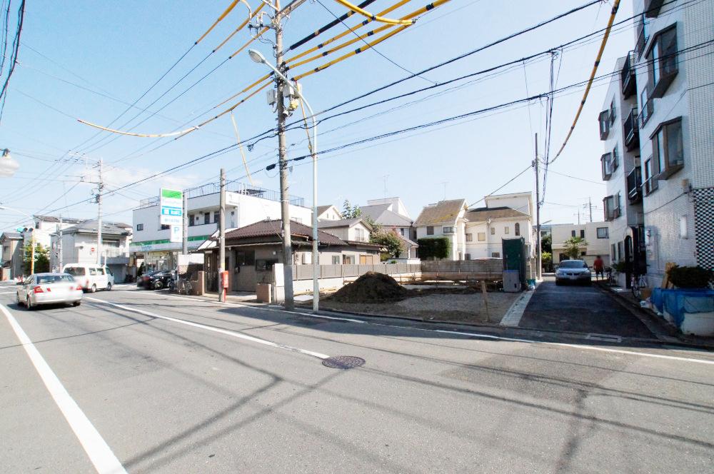 Local photos, including front road. Anyway bright ・ Spacious front road