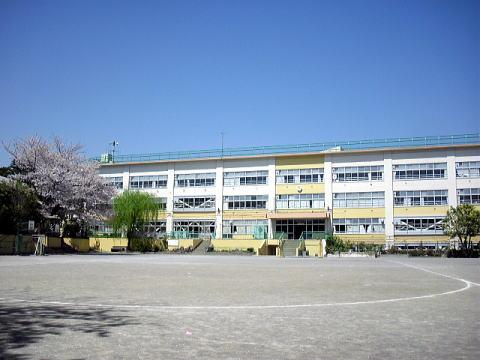 Primary school. 625m to Suginami second elementary school