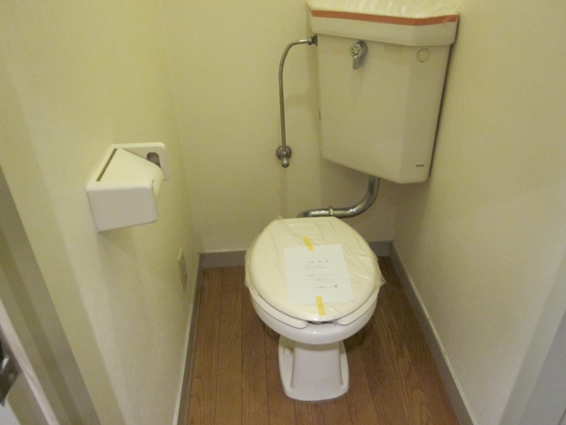Toilet. Spacious is comfortable Mitarai independent