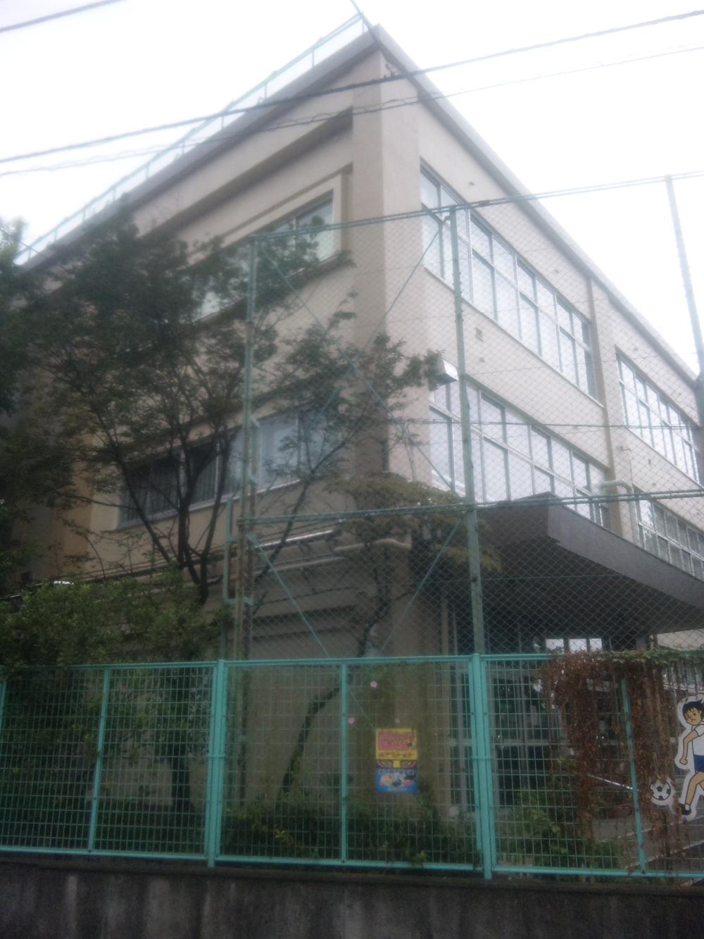 Primary school. 140m to Fujimi hill elementary school