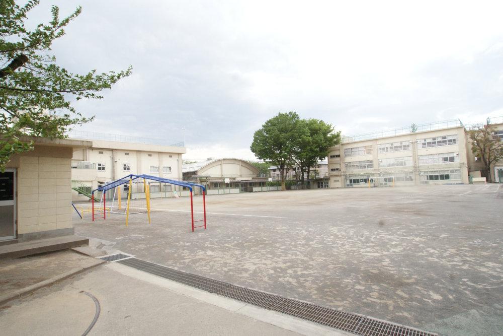 Primary school. 894m to Suginami Ward Takaido third elementary school
