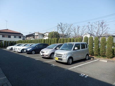 Parking lot. Monthly 18000 yen