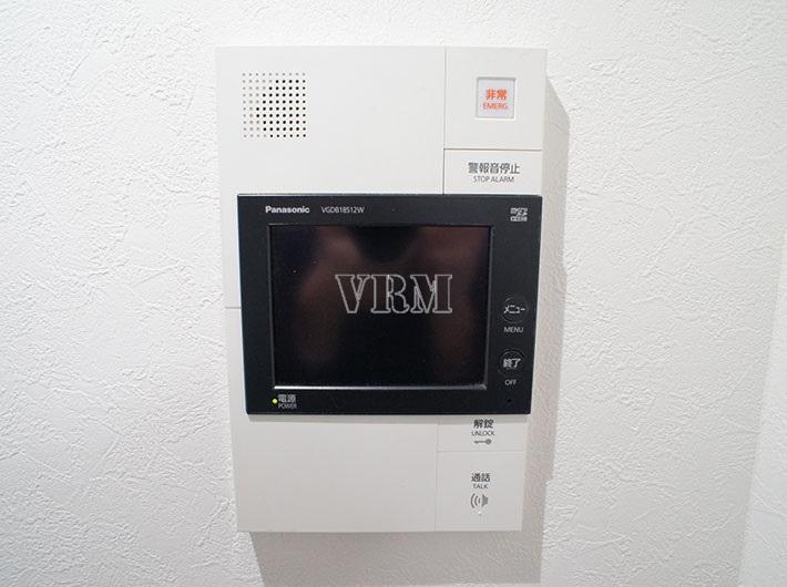 Security equipment. It is with a monitor intercom