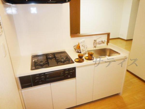 Kitchen. top floor! east ・ South ・ West of the three-way angle room! View is good per yang.