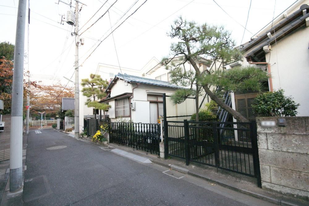 Local photos, including front road. Takaidohigashi elementary school, Takaido becoming within about a 5-minute walk to the junior high school in both. 