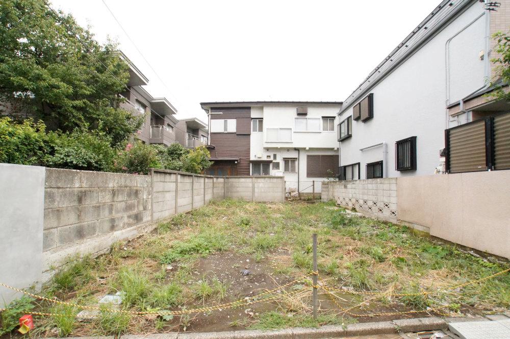 Local land photo. Land sale of the Suginami Izumi 3-chome. Express station "Eifukucho" Station 3-minute walk of a good location. Since the building conditions is not attached, You can architecture in your favorite Howe manufacturer. Green is rich in a quiet residential area. 