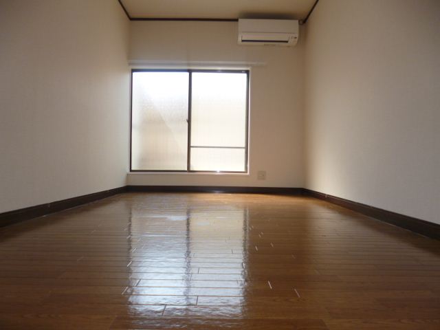 Living and room. Facing south in the day good loose 1K type of room ☆