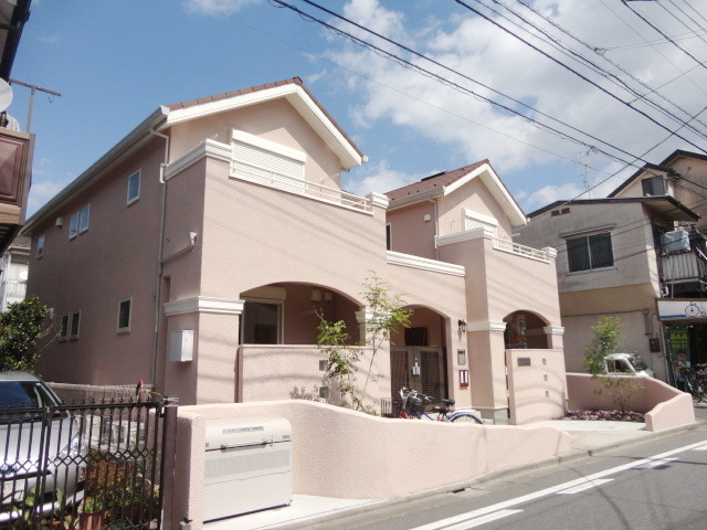 Building appearance. Mitsui Home Construction