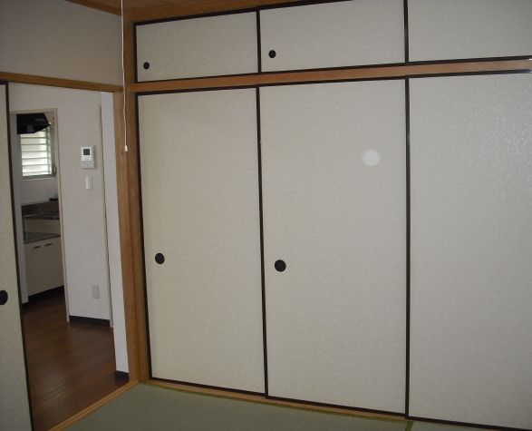 Receipt. With storage Japanese-style room of large capacity