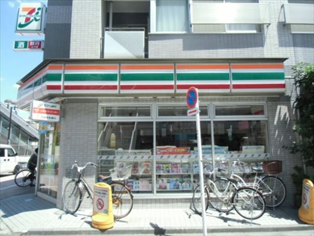 Convenience store. 80m until the Seven-Eleven (convenience store)