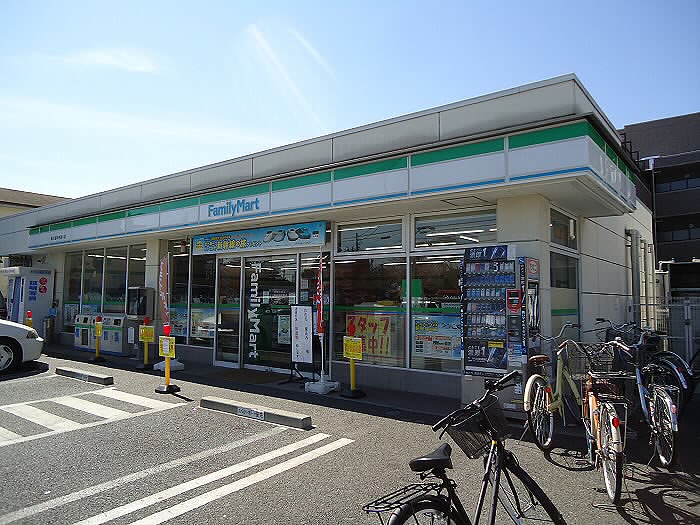 Convenience store. FamilyMart Takaidonishi chome store up (convenience store) 670m