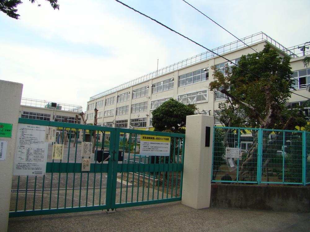 Primary school. 840m to Suginami Ward Shinomiya Elementary School