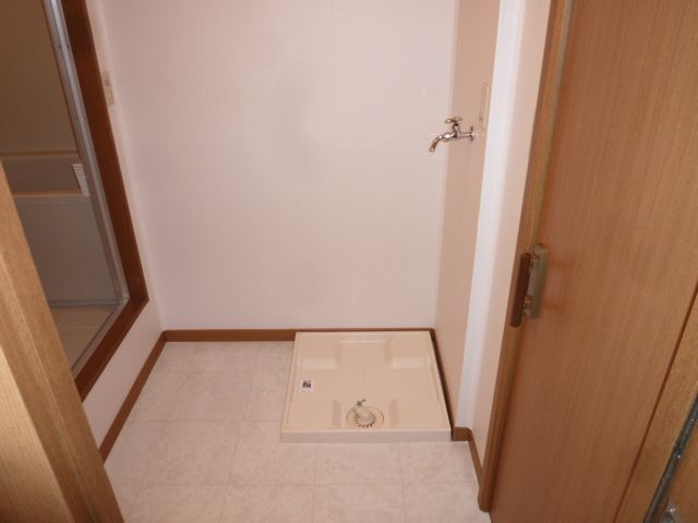 Other room space. Washroom