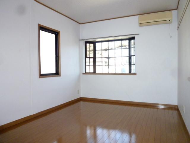 Living and room. Western-style rooms with a bay window