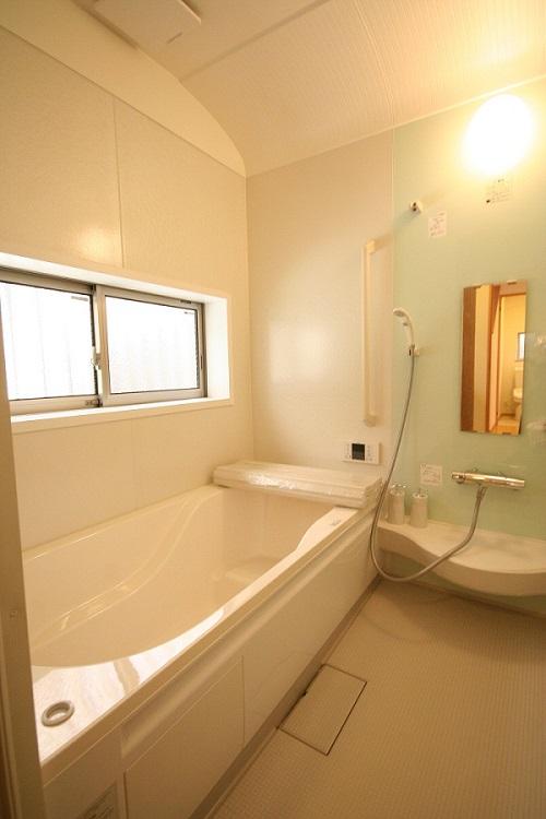 Same specifications photo (bathroom). Same specifications Enforcement example bathroom