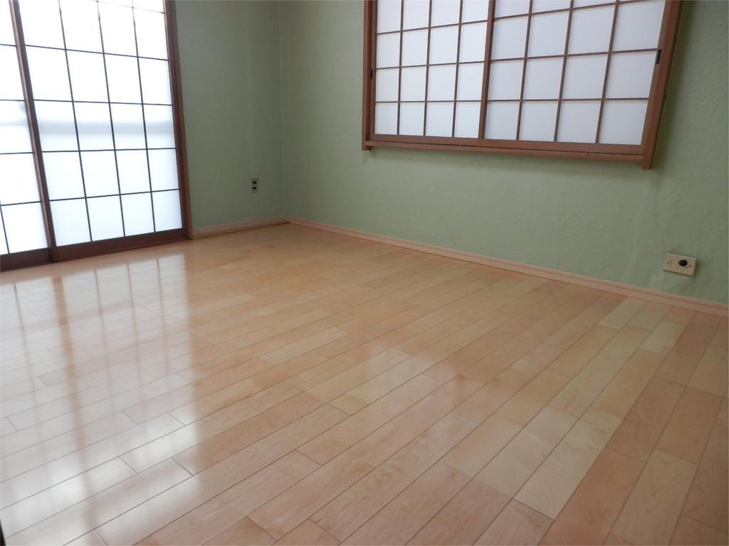 Other room space. Flooring