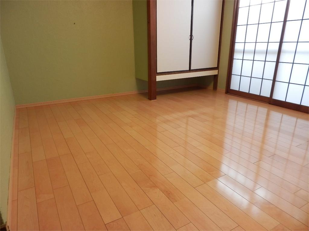 Other room space. Flooring