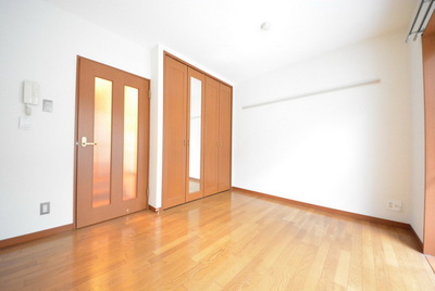 Other room space. Flooring